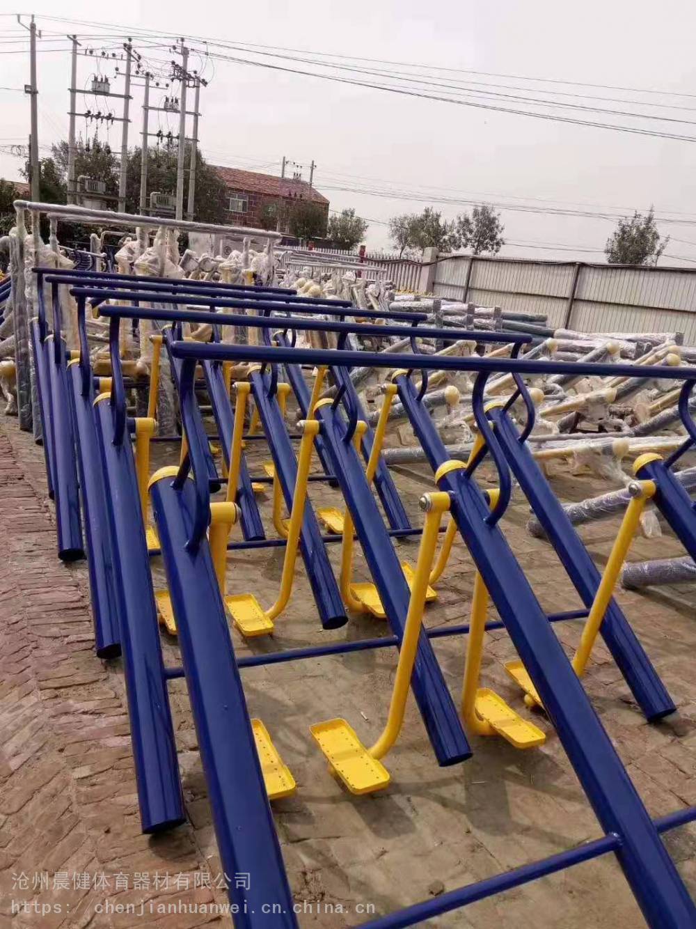 户外健身器材,健身路径,太空漫步机厂家(图1) 户外健身器材,健身路径,太空漫步机厂家(图1)